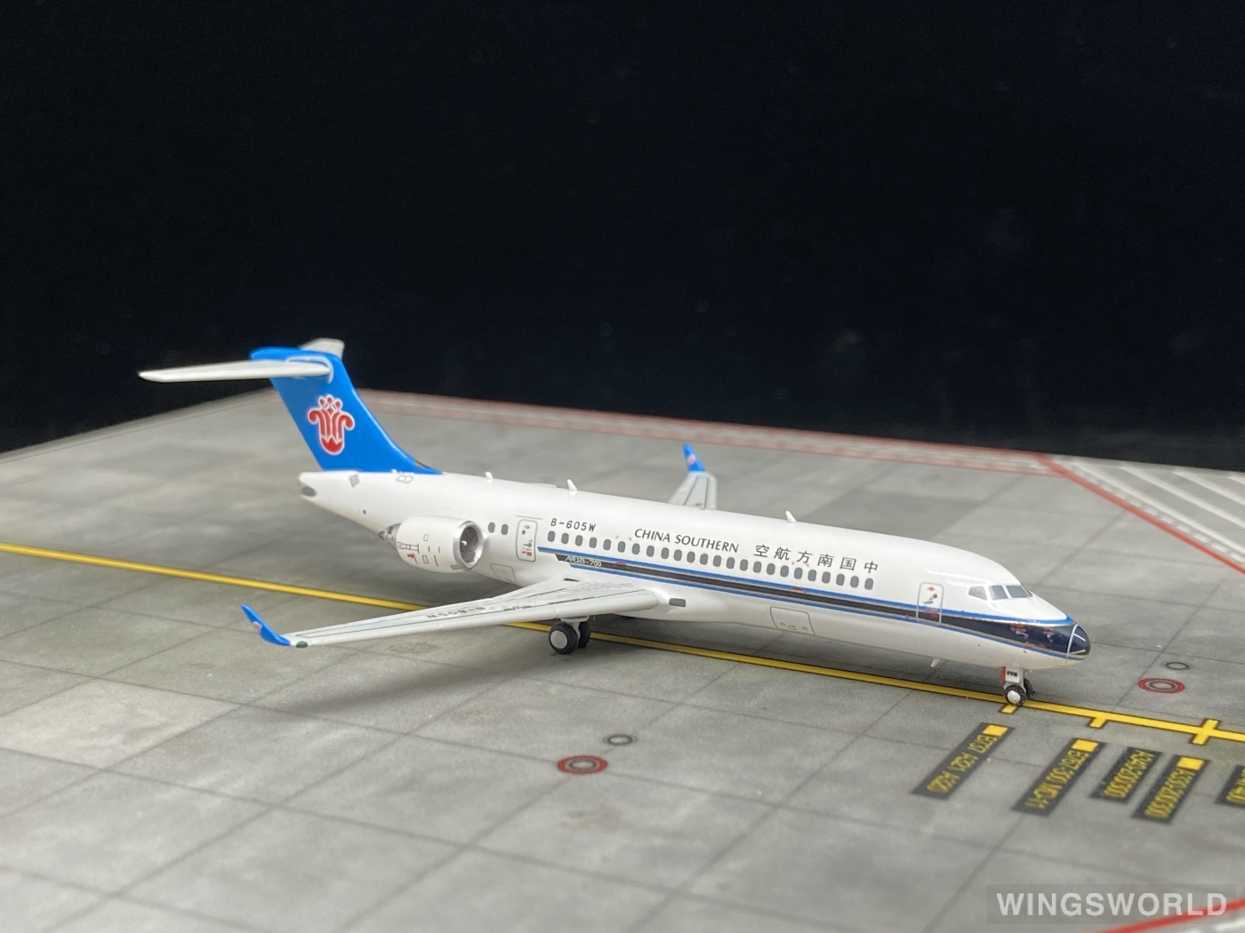 NGmodels 1:400 NG21010 China Southern 中国南方航空 Comac ARJ21-700 B-605W