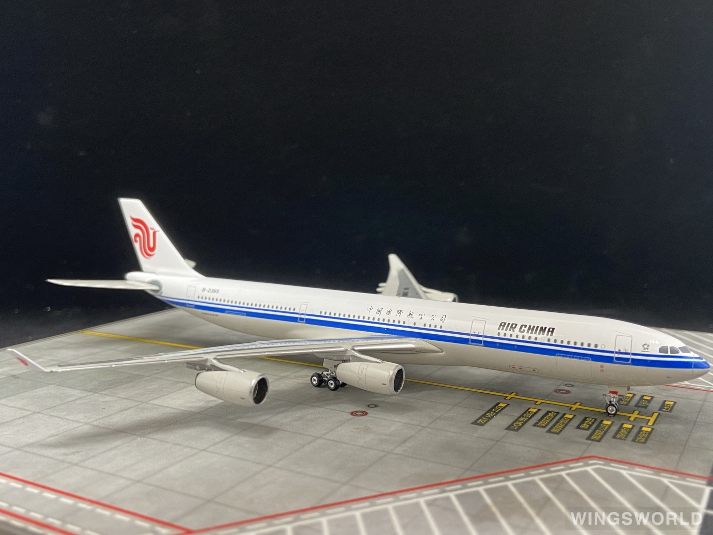 ☆AIR CHINA A340-300 フェニックス1/400 Amazon.com: Phoenix AIR China Airbus A340-300 B-2389 Limited