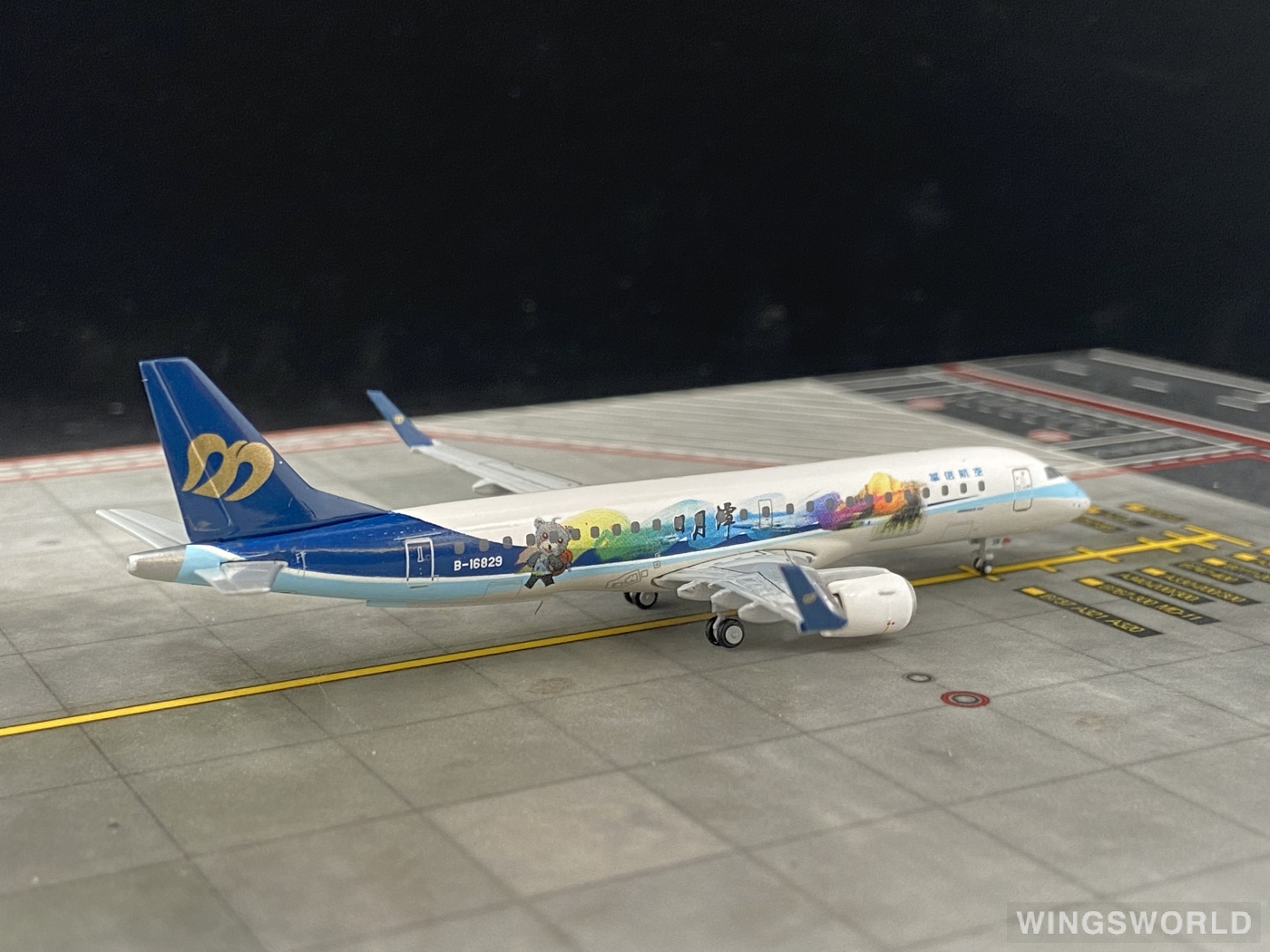 JC Wings 1:400 XX4667 Mandarin Airlines 华信航空 Embraer ERJ-190 B-16825