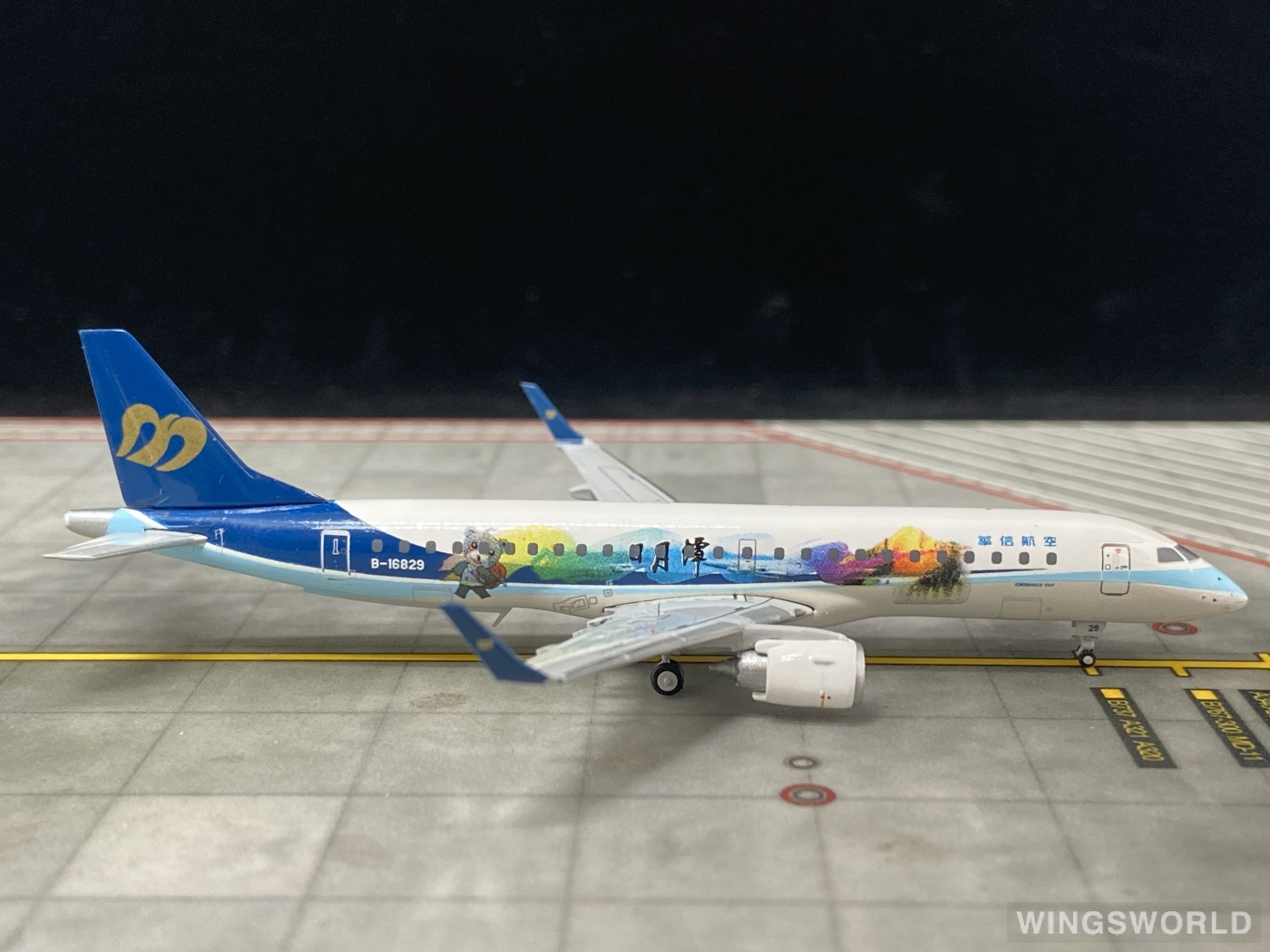 JC Wings 1:400 XX4667 Mandarin Airlines 华信航空 Embraer ERJ-190 B-16825