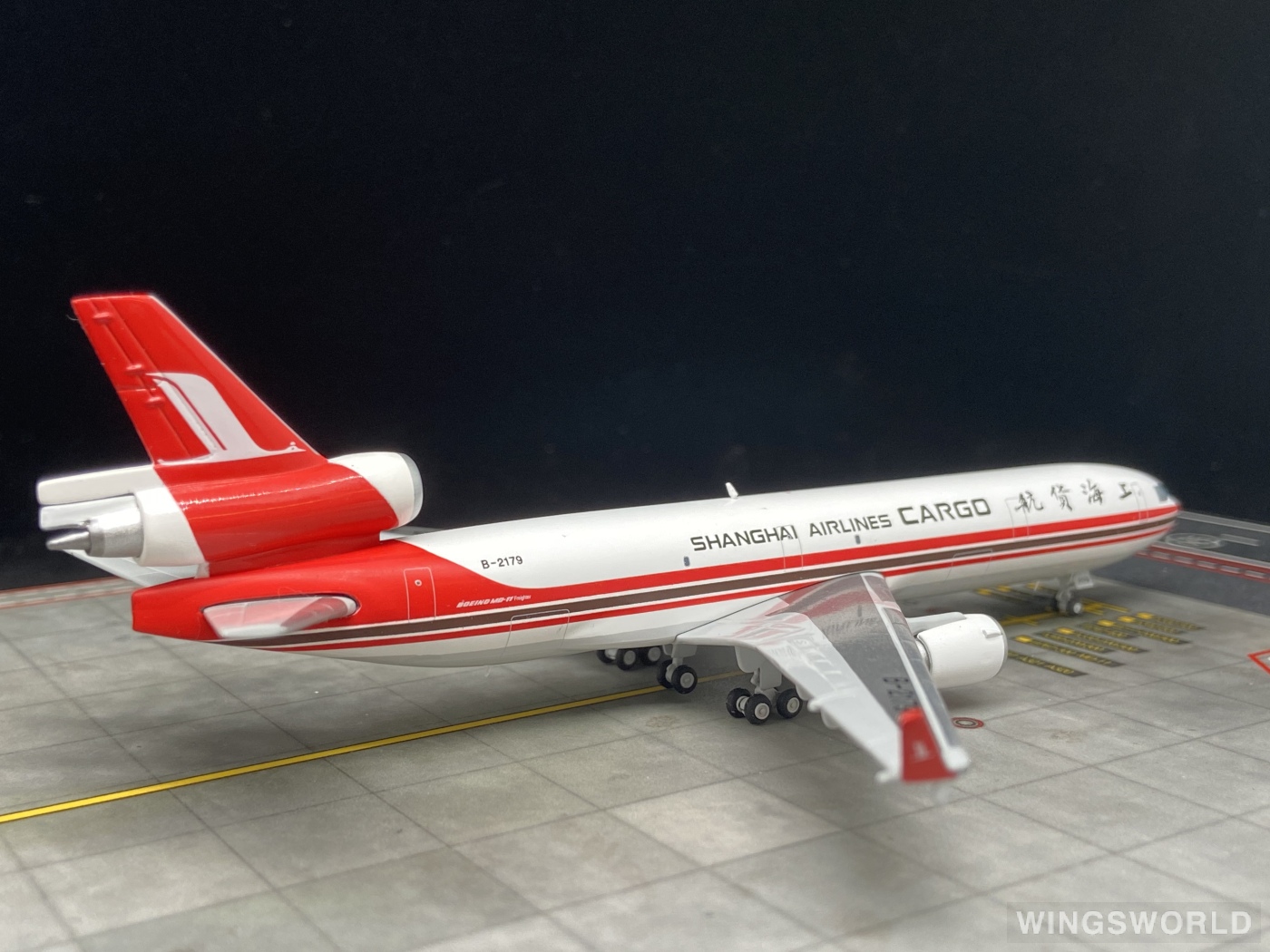 JC Wings 1:400 XX4146 Shanghai Airlines 上海航空 McDonnell Douglas MD-11 B-2179