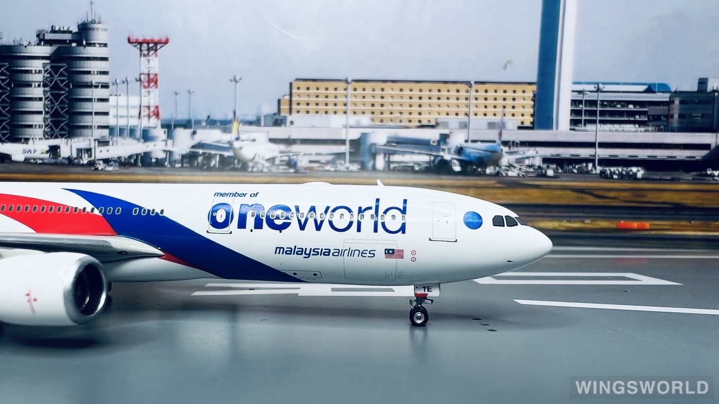 Phoenix 1:400 PH10743 Malaysia Airlines 马来西亚航空 Airbus A330-300 9M-MTE
