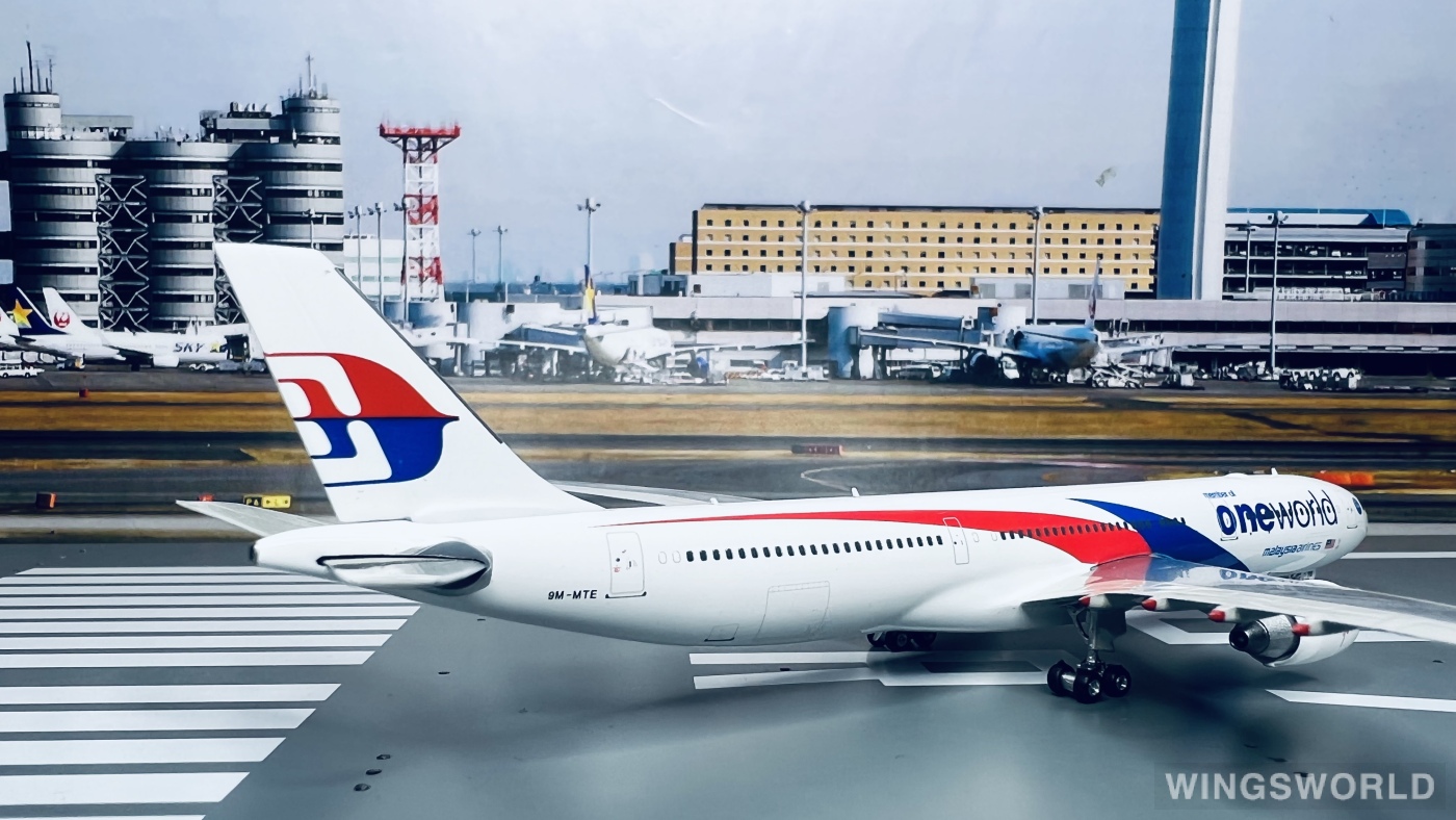 Phoenix 1:400 PH10743 Malaysia Airlines 马来西亚航空 Airbus A330-300 9M-MTE