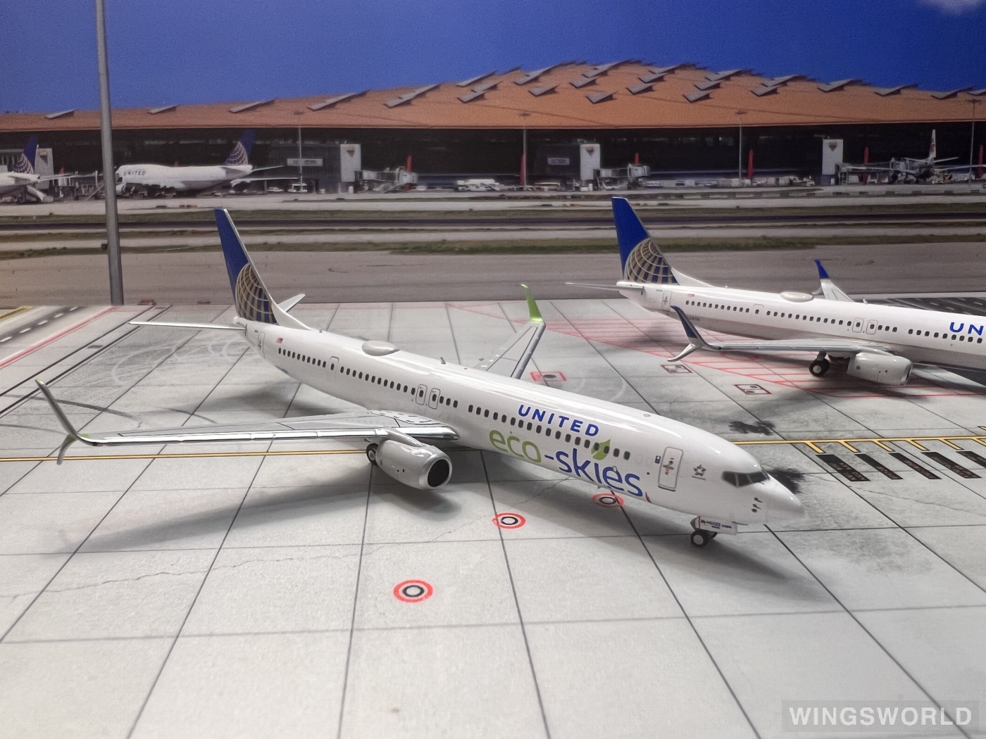 NGmodels 1:400 NG79009 United Airlines 美国联合航空 Boeing 737-900ER N75432