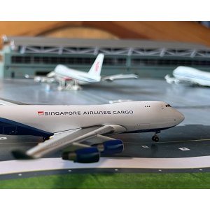 Singapore Airlines 新加坡航空 Boeing 747-400 9V-SFE  A13011 Apollo 1:400