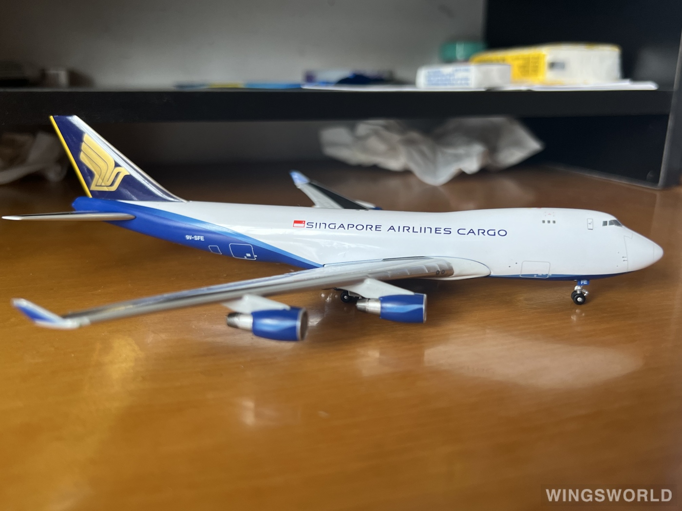 Apollo 1:400 A13011 Singapore Airlines 新加坡航空 Boeing 747-400 9V-SFE