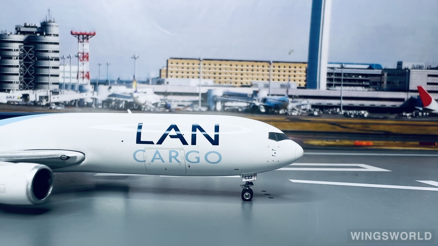 Phoenix 1:400 PH10917 LAN Airlines 智利航空 Boeing 767-300 CC-CZZ
