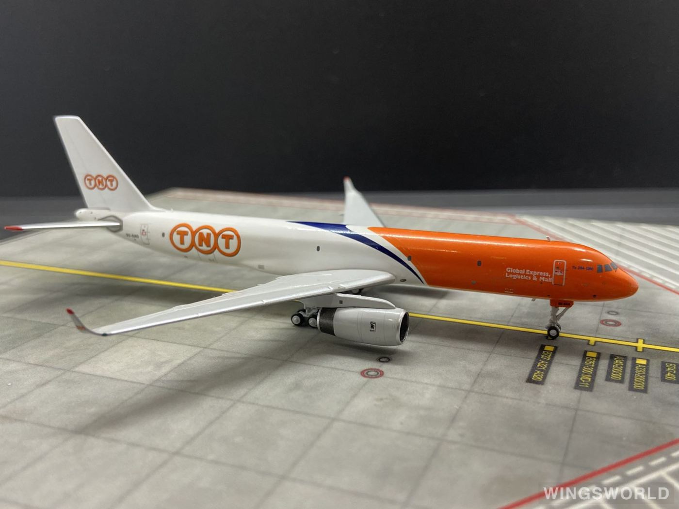 NGmodels 1:400 NG40010 TNT 天地 Tupolev Tu-204 SU-EAG