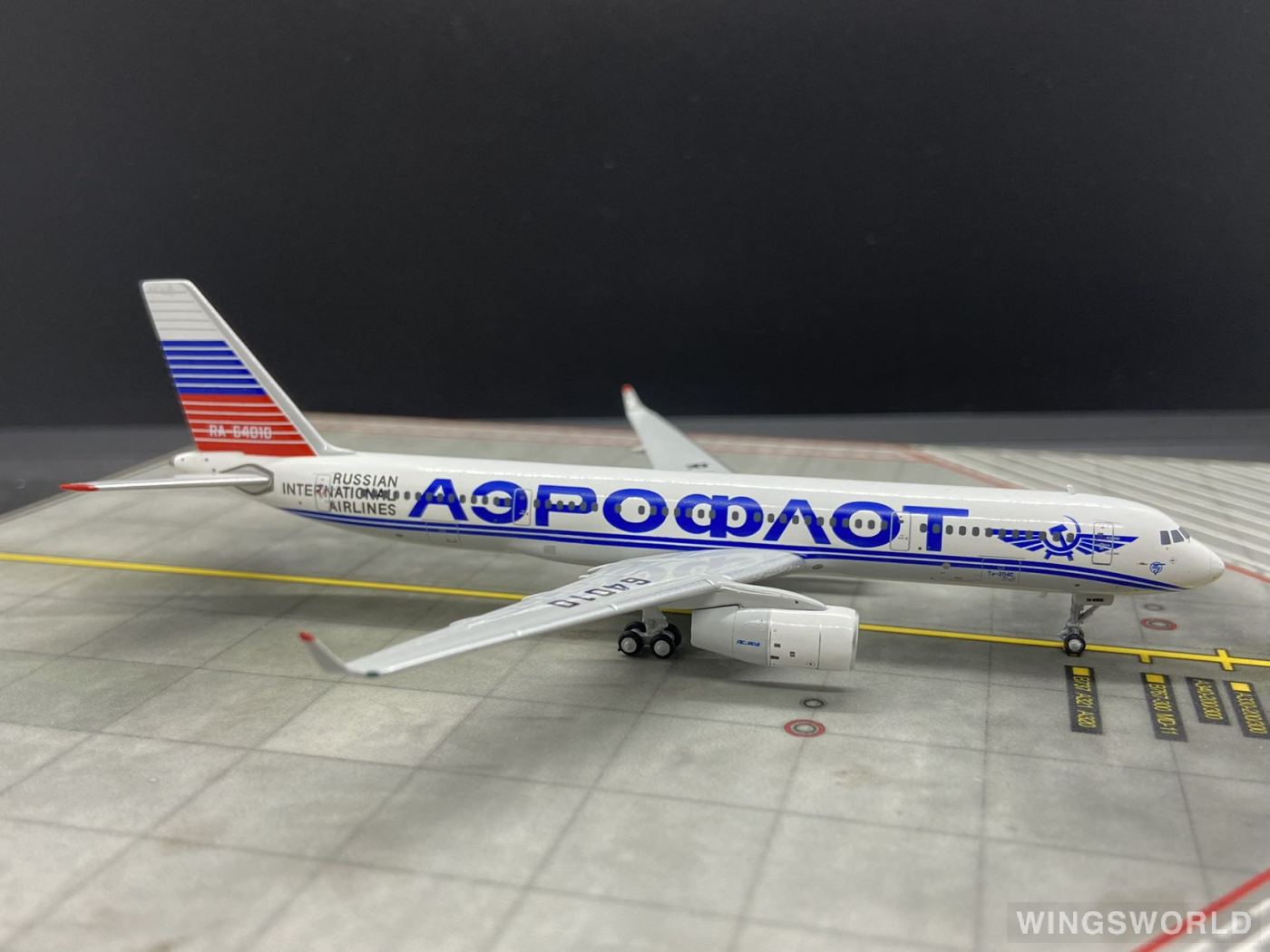 NGmodels 1:400 NG40009 Aeroflot 俄罗斯航空 Tupolev Tu-204 RA-64010