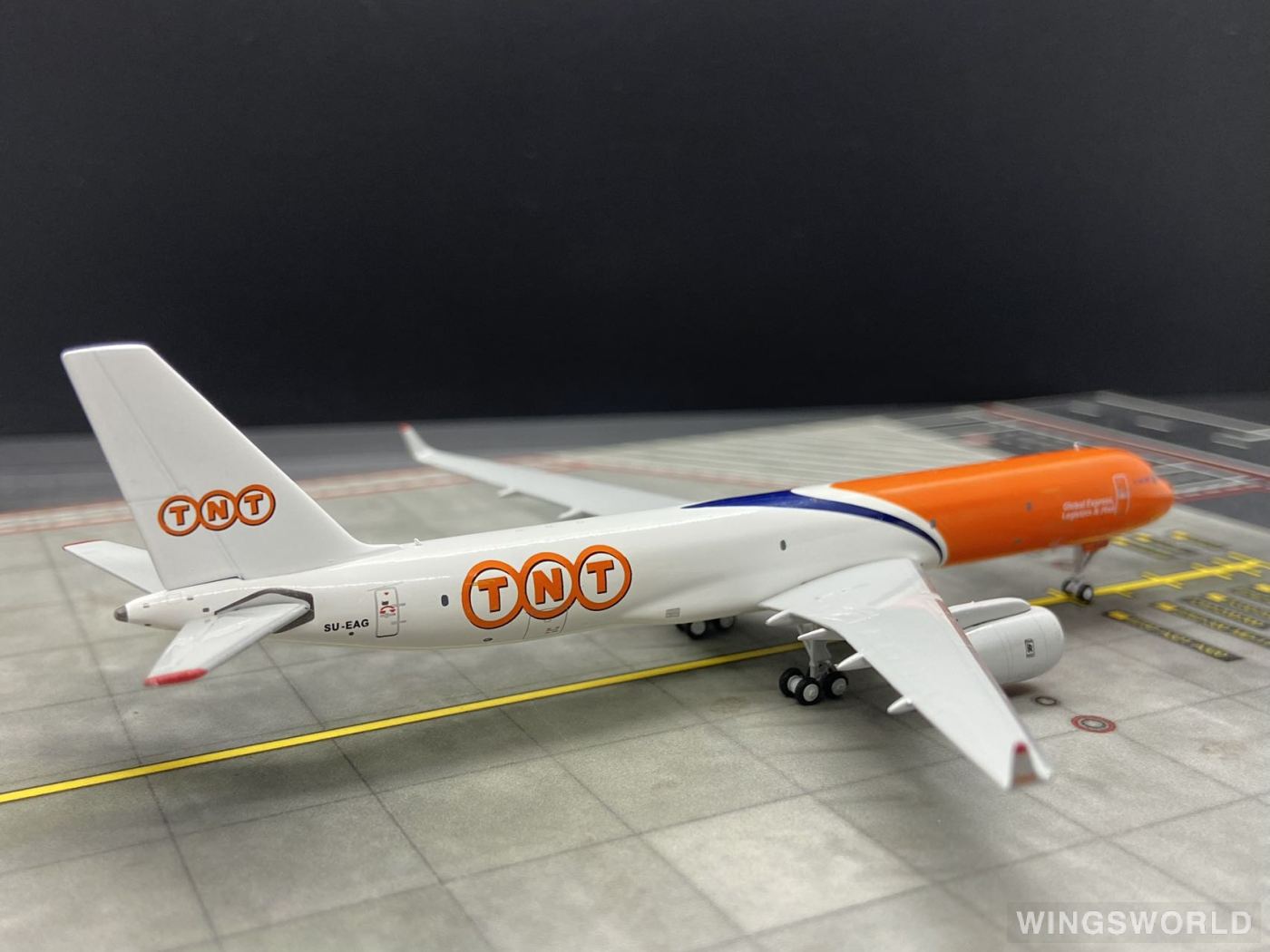 NGmodels 1:400 NG40010 TNT 天地 Tupolev Tu-204 SU-EAG