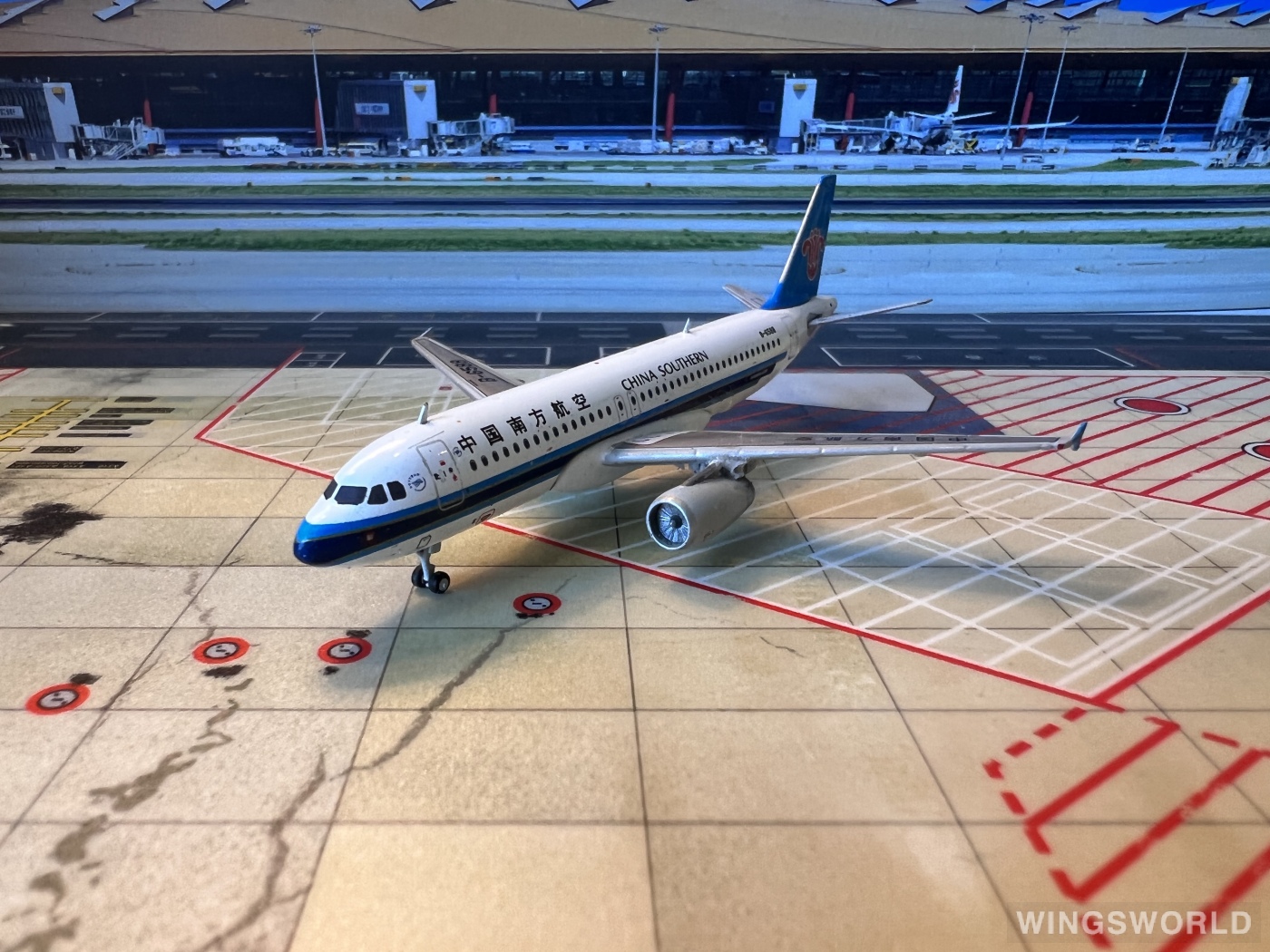JC Wings 1:400 XX4610 China Southern 中国南方航空 Airbus A320 B-6588