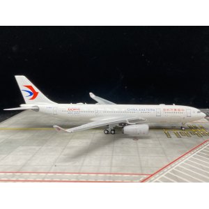 China Eastern 中国东方航空 Airbus A330-200 B-5942 2014s colors. 