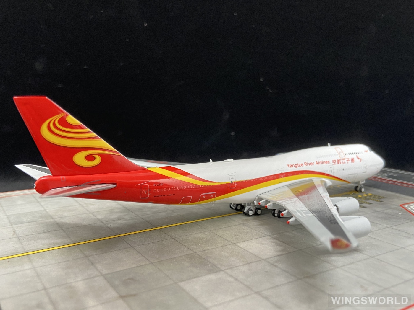 JC Wings 1:400 KD4090 Yangtze River Express 扬子江快运航空 Boeing 747-400 B-2435