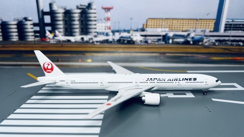 Phoenix JAL B777-300 日本航空 JA8945 1/400 Phoenix Japan Airlines For Boeing B777-300 JA8945 1/400