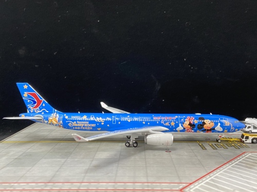 China Eastern Airlines B-6120 Shanghai Disney Resort Phoenix