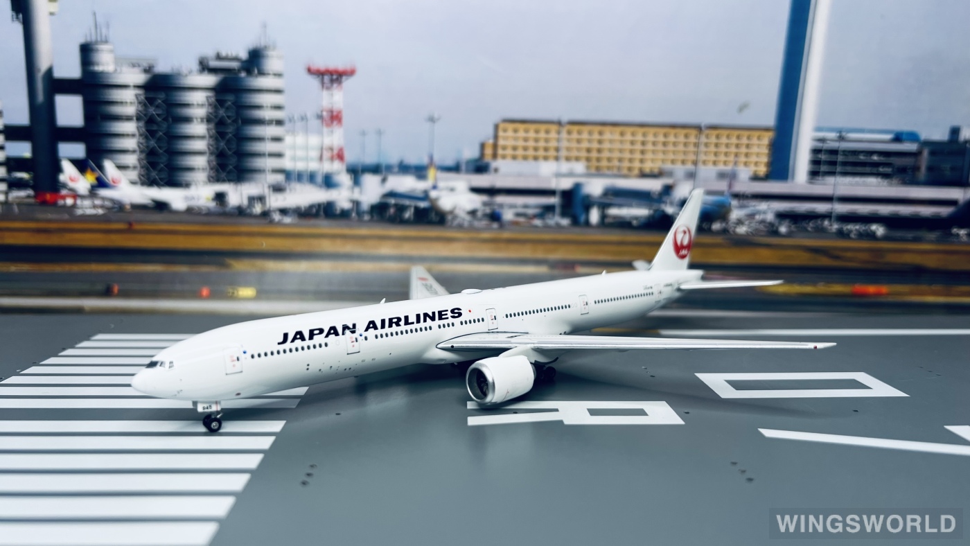 Phoenix 1:400 PH04450 Japan Airlines 日本航空 Boeing 777-300 JA8945