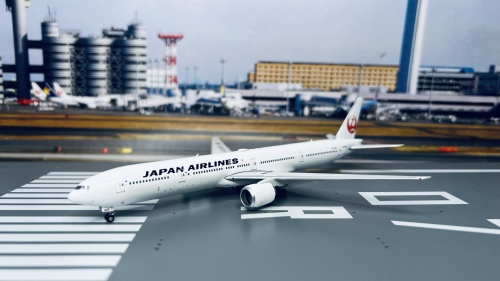Phoenix JAL B777-300 日本航空 JA8945 1/400 PH04450 Japan Airlines 日本航空Boeing 777-300 JA8945 Phoenix
