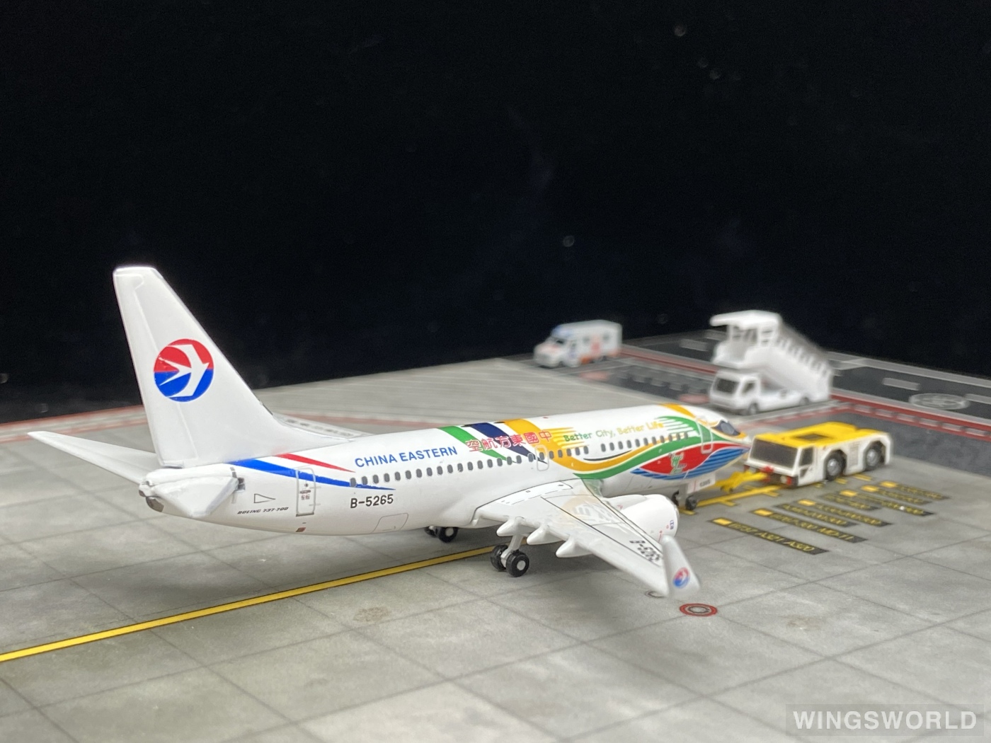 Phoenix 1:400 PH10412 China Eastern 中国东方航空 Boeing 737-700 B-5265