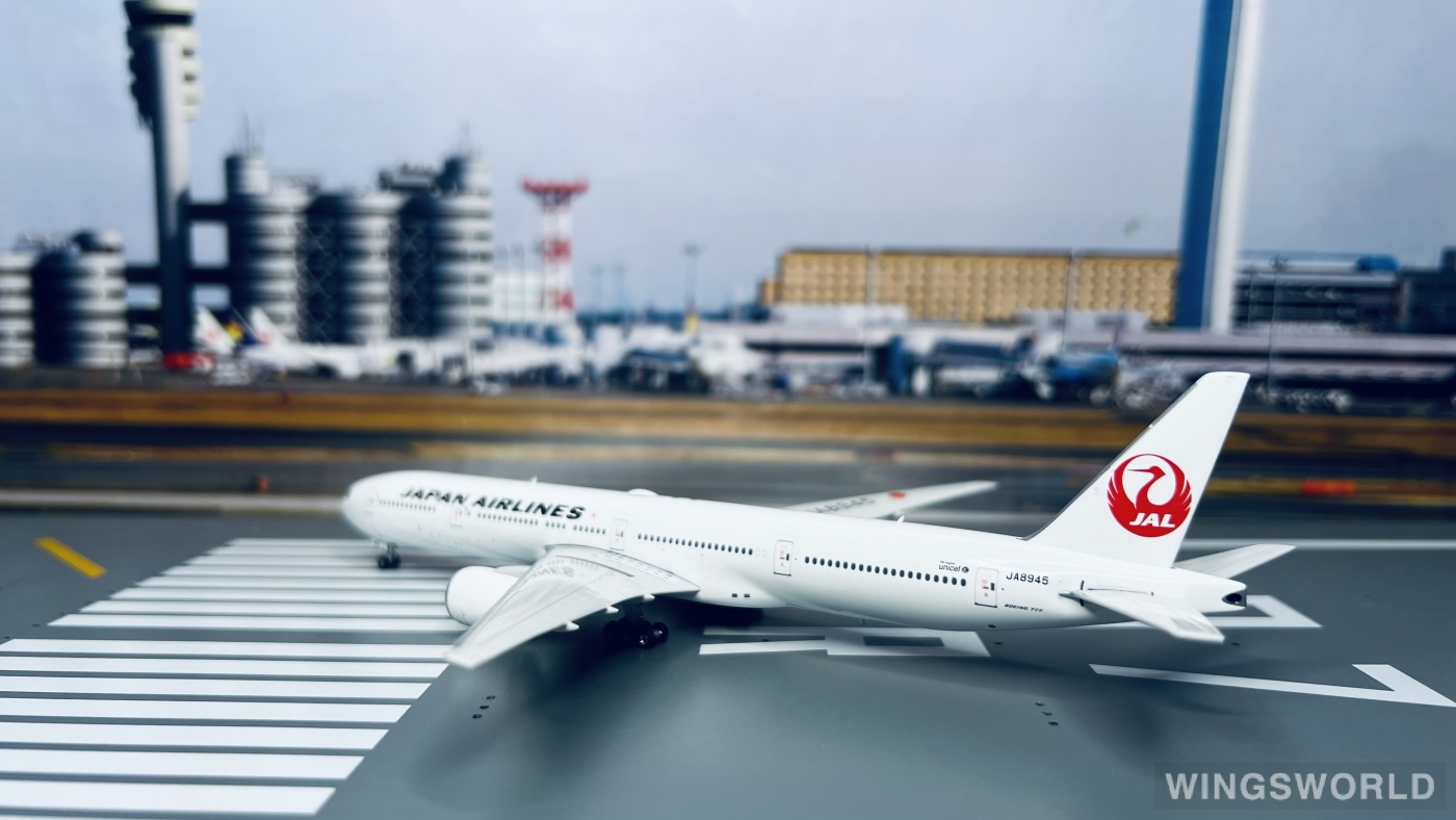 Phoenix 1:400 PH04450 Japan Airlines 日本航空 Boeing 777-300 JA8945