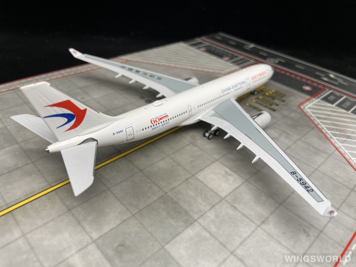 Skywings 1:400 SKY-044 China Eastern 中国东方航空 Airbus A330-200 B-5942