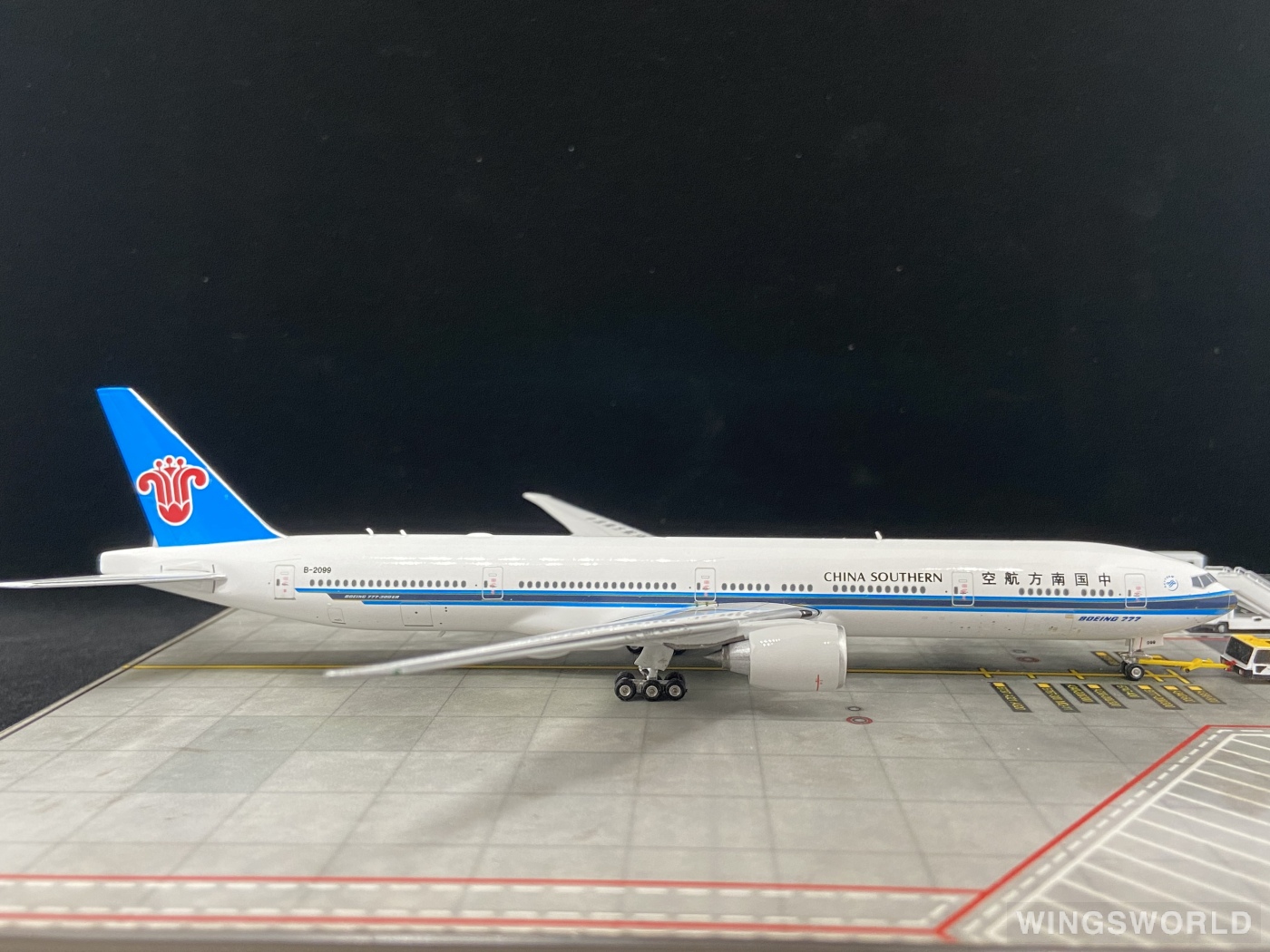 Phoenix 1:400 PH10898 China Southern 中国南方航空 Boeing 777-300ER B-2099