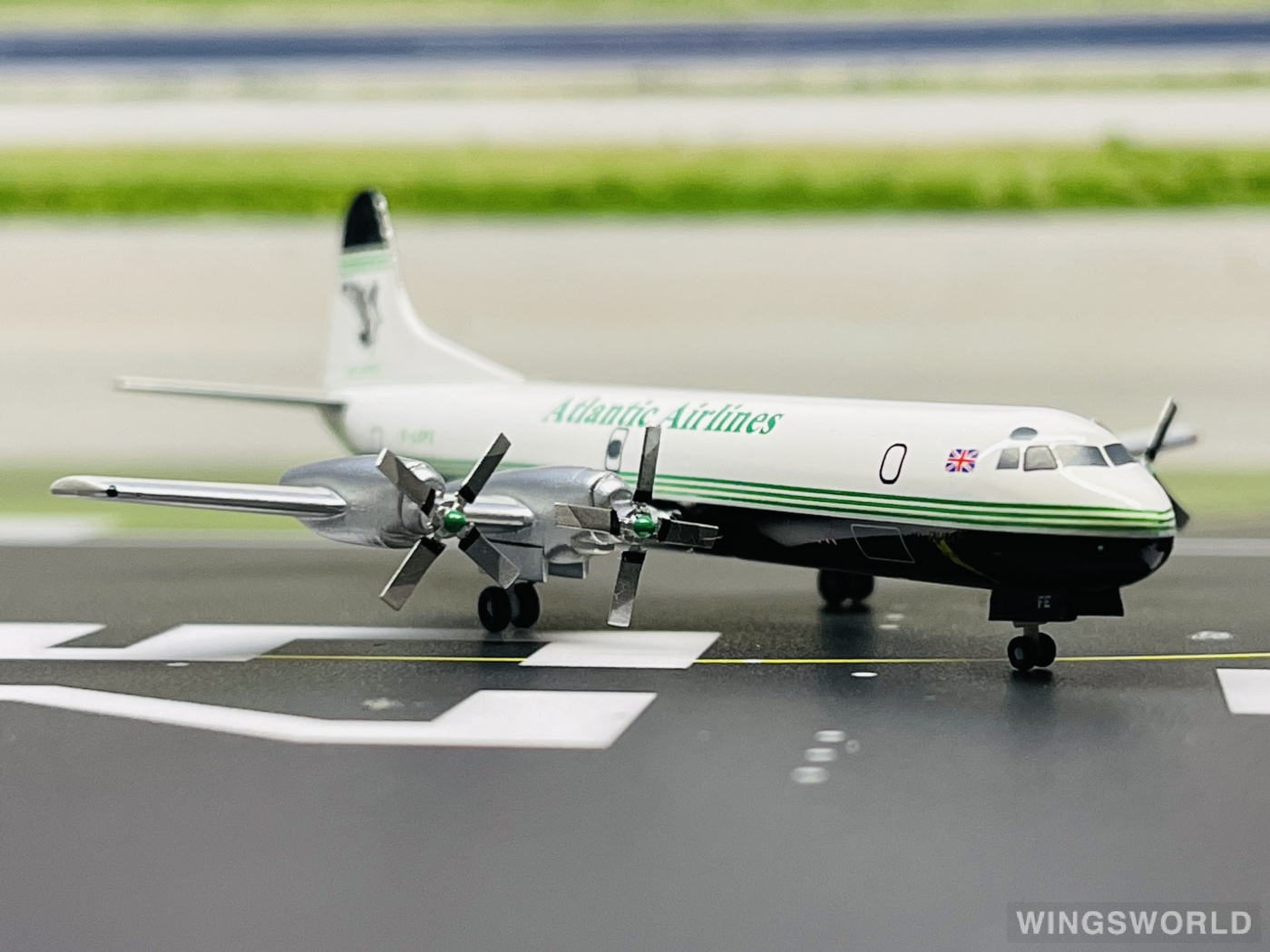 Herpa 1:400 561556 Air Atlantic Lockheed L-188 Electra G-LOFE