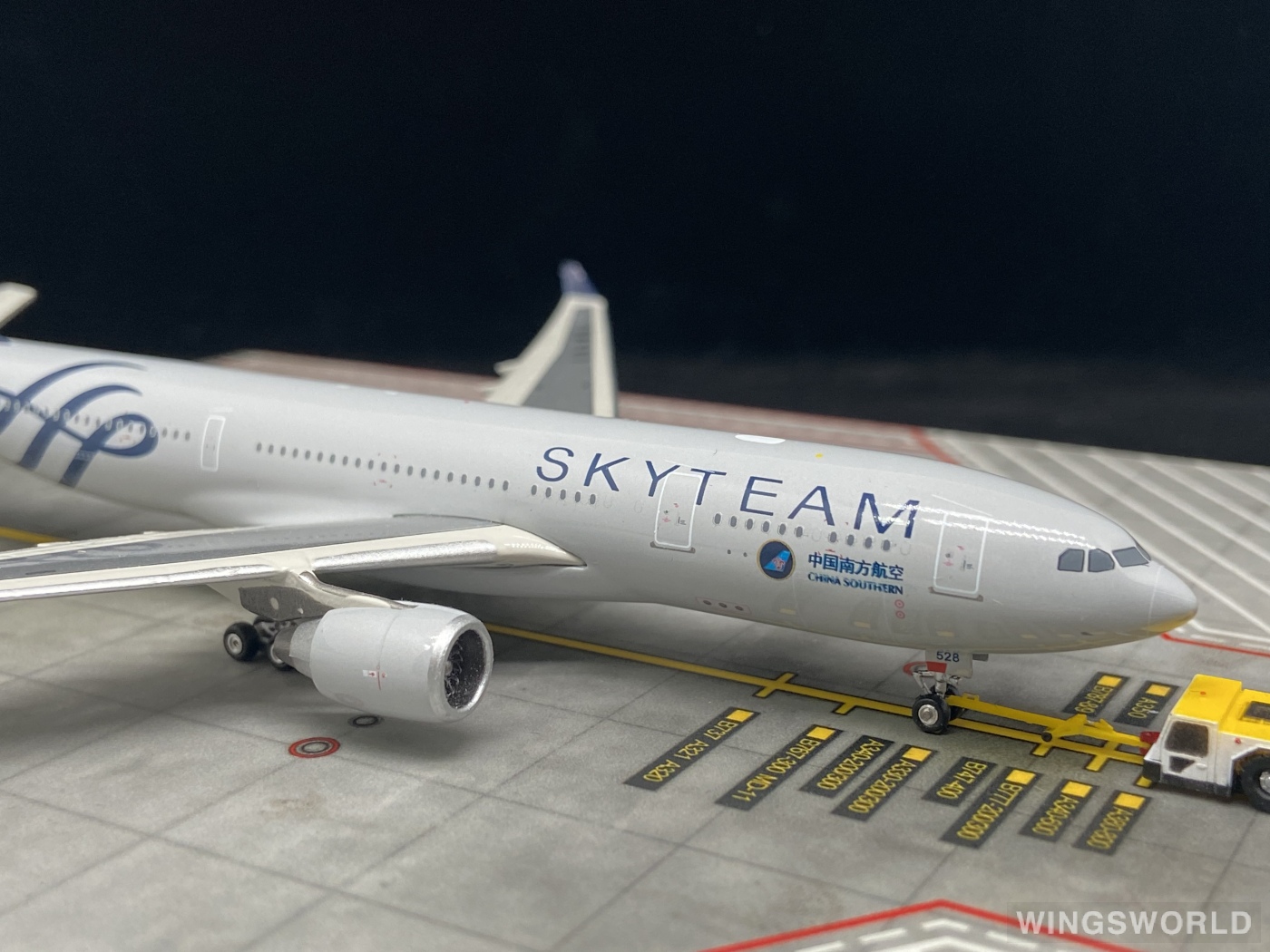 Phoenix 1:400 PH10510 China Southern 中国南方航空 Airbus A330-200 B-6528