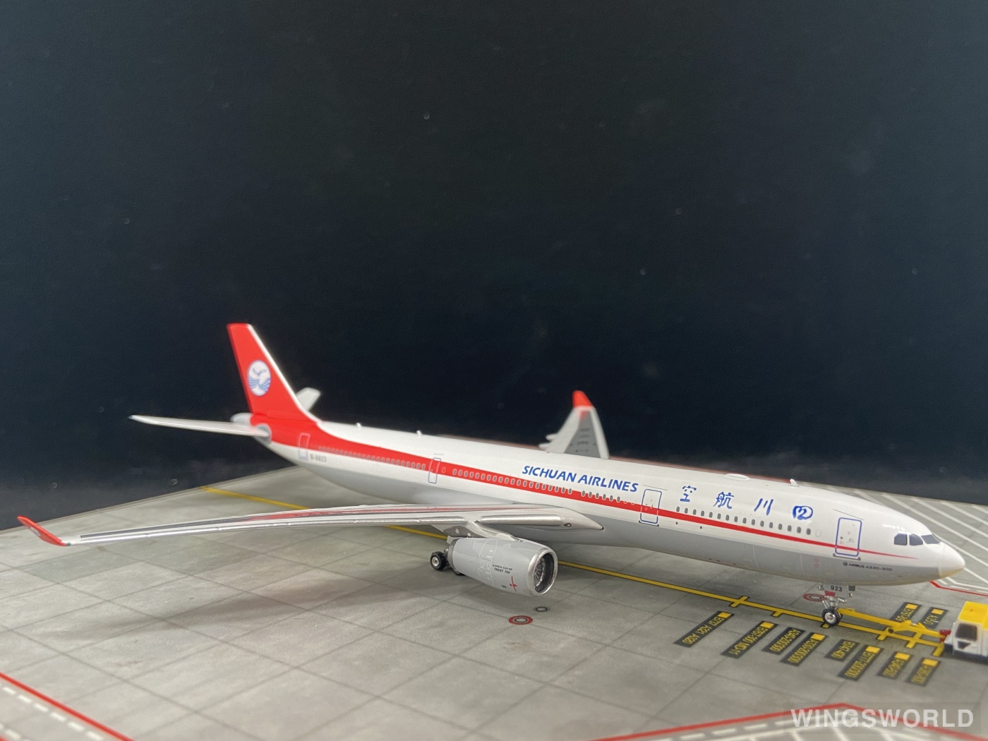 Phoenix 1:400 PH10755 Sichuan Airlines 四川航空 Airbus A330-300 B-5923