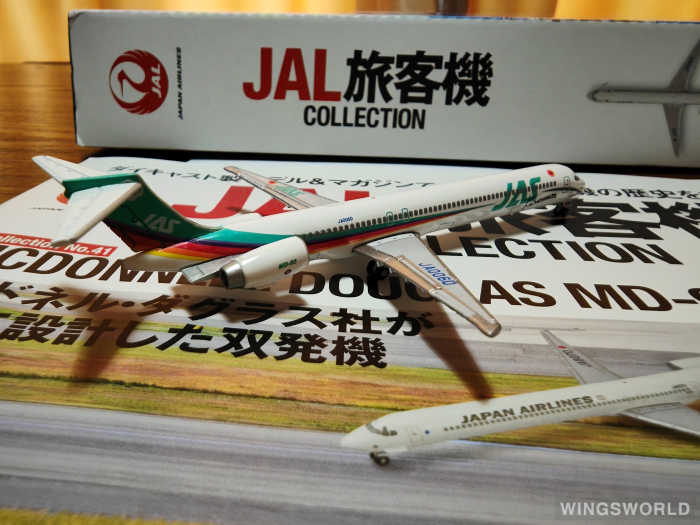 DeAGOSTINI 1:400 41-2 JAS 日本佳速航空 McDonnell Douglas MD-90 JA006D