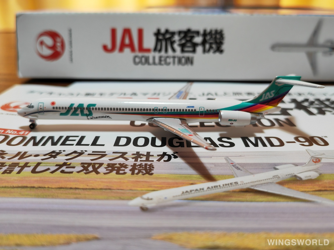 DeAGOSTINI 1:400 41-2 JAS 日本佳速航空 McDonnell Douglas MD-90 JA006D