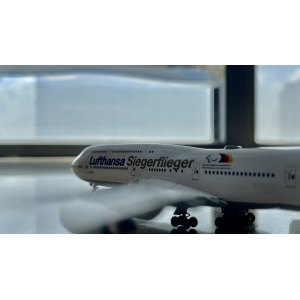 Lufthansa 汉莎航空 Boeing 747-8i D-ABYK OLYMPIC SEIGERFLIEGER 涂装 GJDLH1606 Geminijets 1:400