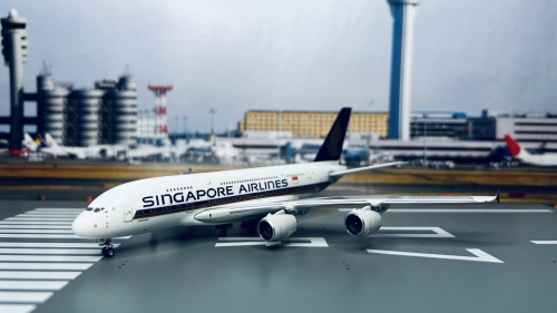 Singapore Airlines 新加坡航空 Airbus A380-800 9V-SKE 2008s colors. With rolling gears. PH10569 Phoenix 1:400