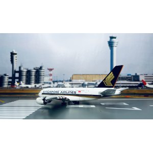 Singapore Airlines 新加坡航空 Airbus A380-800 9V-SKE 2008s colors. With rolling gears. PH10569 Phoenix 1:400
