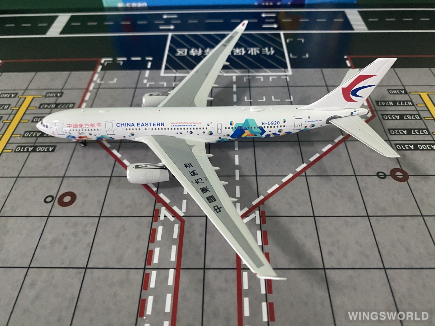 Phoenix 1:400 PH04460 China Eastern 中国东方航空 Airbus A330-200 B-5920