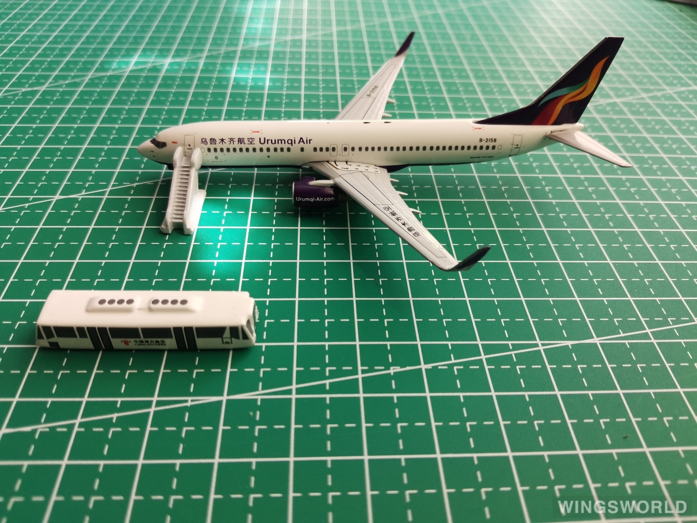 Skywings 1:400 SKY-PM-021 Urumqi Air 乌鲁木齐航空 Boeing 737-800 B-2158