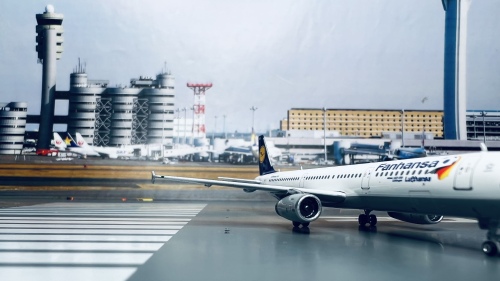Lufthansa 汉莎航空 Airbus A321 D-AIDG 1990s colors. 