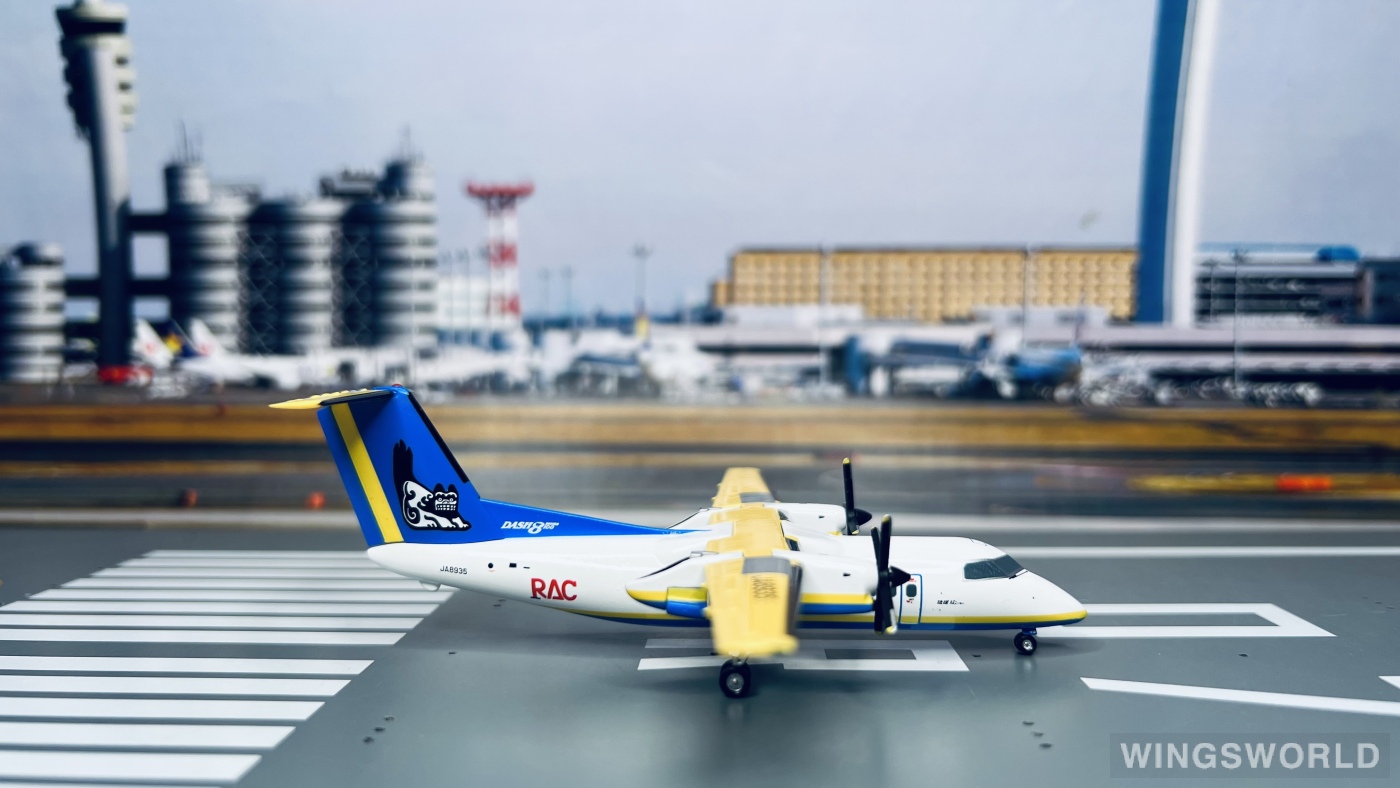 Hogan 1:200 DH28006 Ryukyu Air Commuter 琉球空中通勤 Bombardier Dash 8-100 JA8935