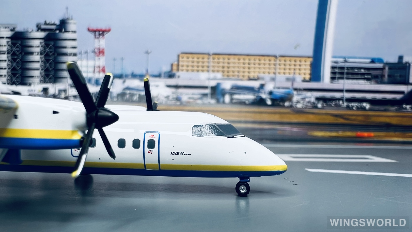 Hogan 1:200 DH28006 Ryukyu Air Commuter 琉球空中通勤 Bombardier Dash 8-100 JA8935