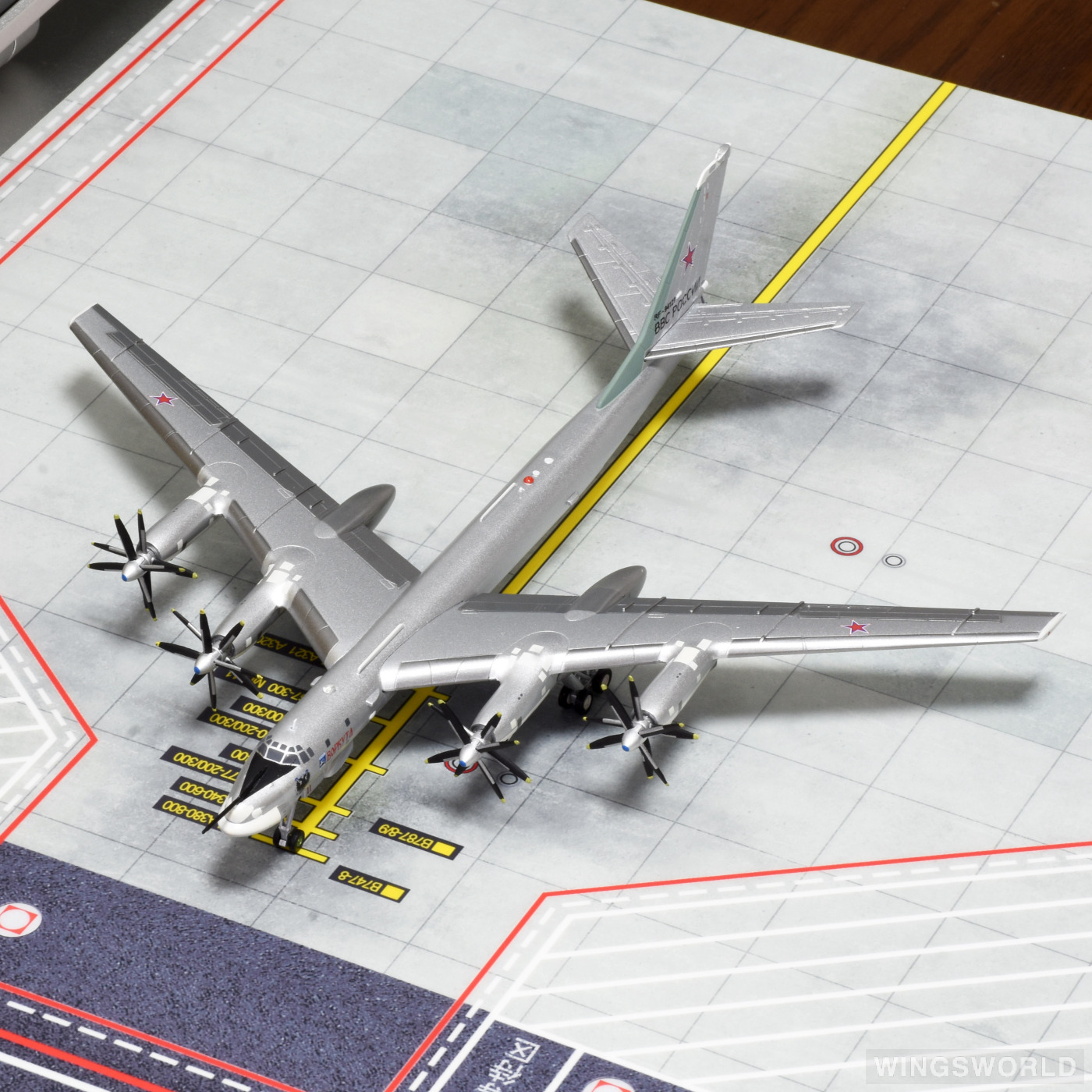 Herpa 1:200 571579 Russian Air Force 俄罗斯空军 Tupolev Tu-95 MS 11