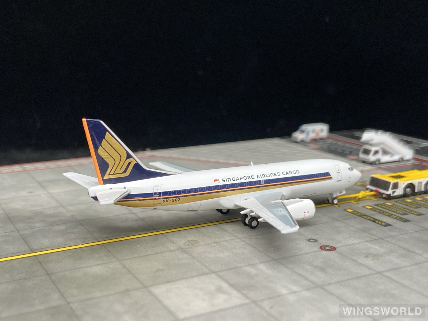 Pandamodel 1:400 202203 Singapore Airlines 新加坡航空 Boeing 737-300 9V-SQZ