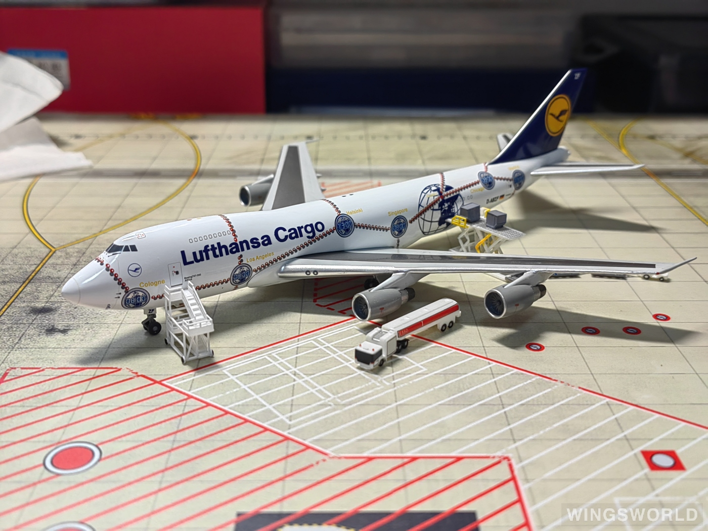 Apollo 1:400 A13127 Lufthansa 汉莎航空 Boeing 747-200 D-ABZF