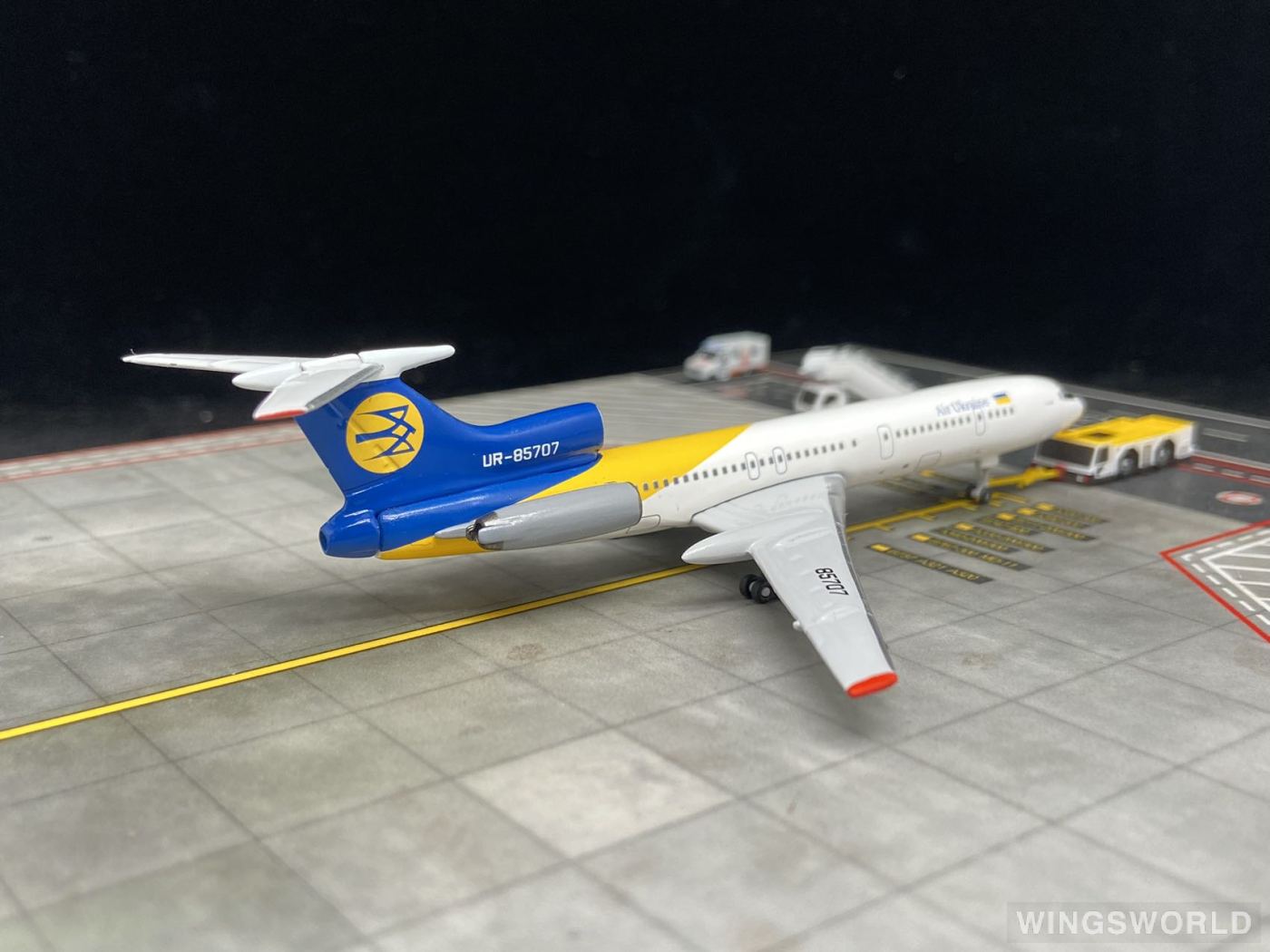 AeroClassics 1:400 AC411189 Air UKraine 乌克兰航空 Tupolev Tu-154 UR-85707