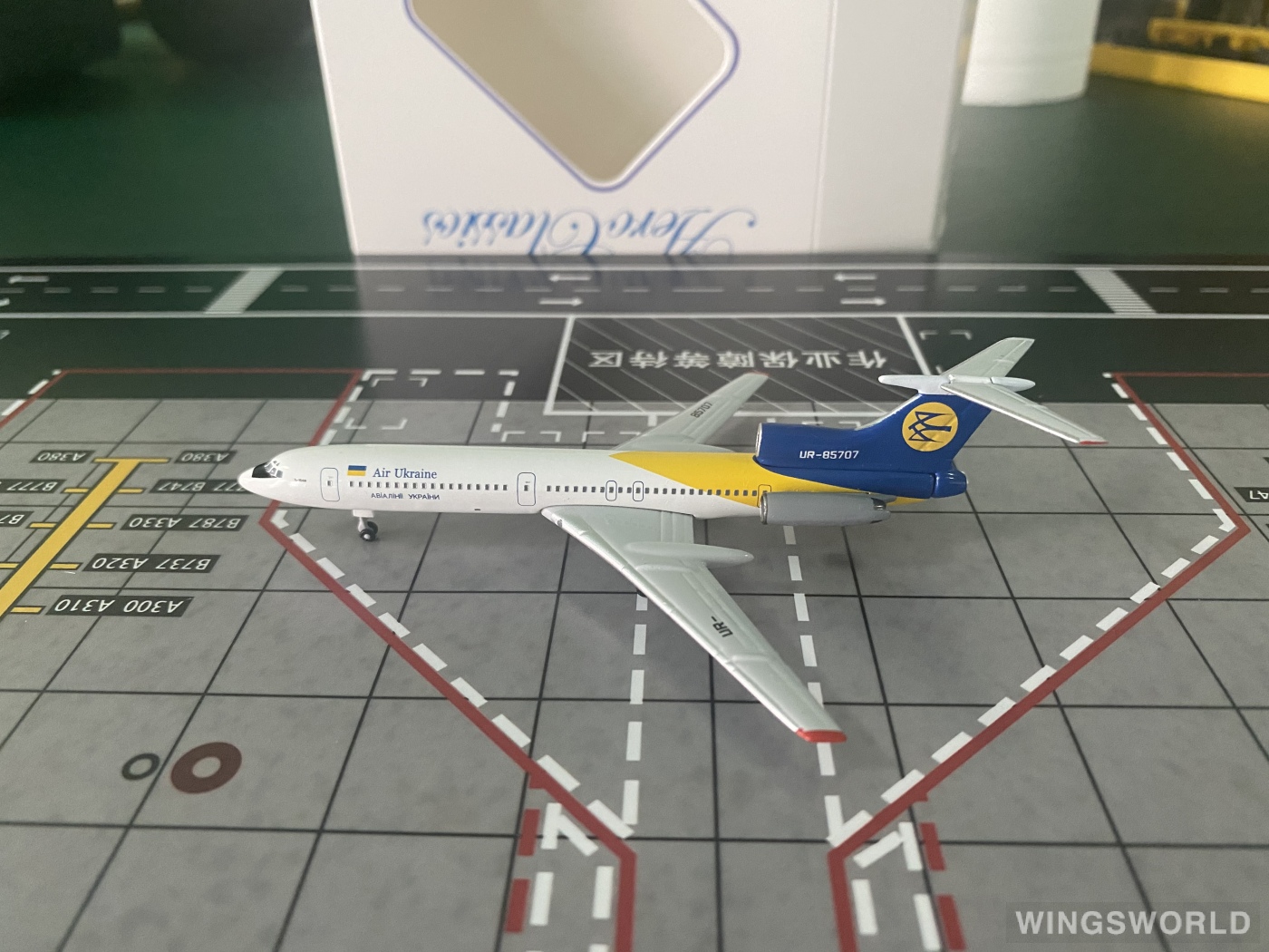 AeroClassics 1:400 AC411189 Air UKraine 乌克兰航空 Tupolev Tu-154 UR-85707