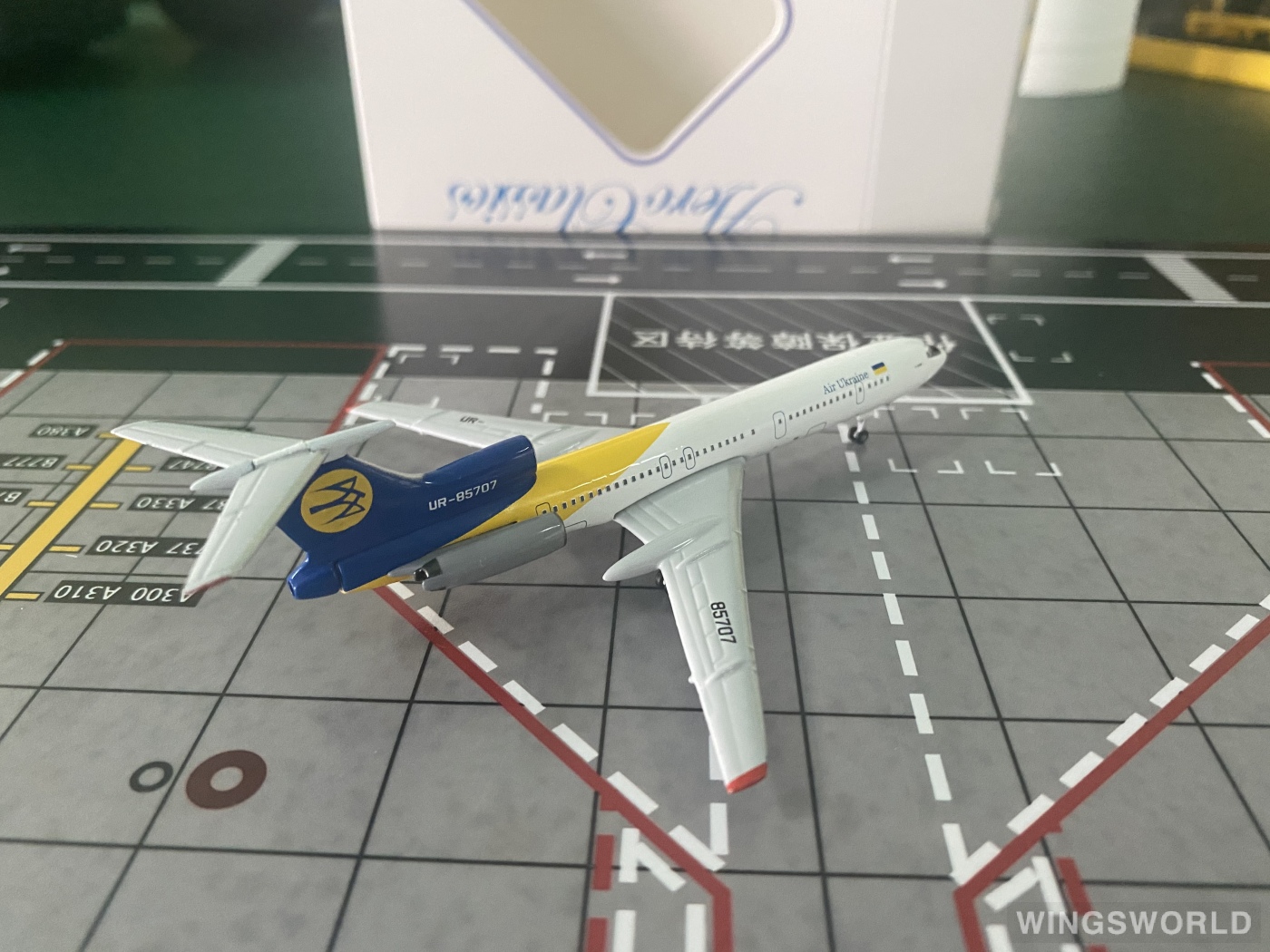 AeroClassics 1:400 AC411189 Air UKraine 乌克兰航空 Tupolev Tu-154 UR-85707