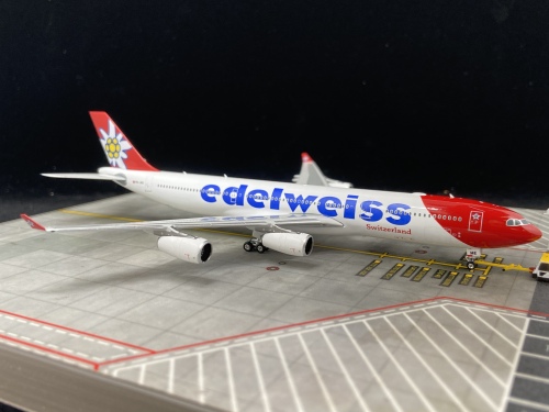Edelweiss Air 雪绒花航空 Airbus A340-300 HB-JME  PH11749 Phoenix 1:400