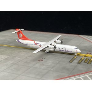 TransAsia 复兴航空 ATR 72 B-22820  XX4382 JC Wings 1:400