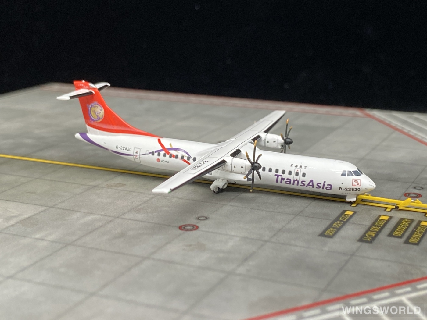 JC Wings 1:400 XX4382 TransAsia 复兴航空 ATR 72 B-22820