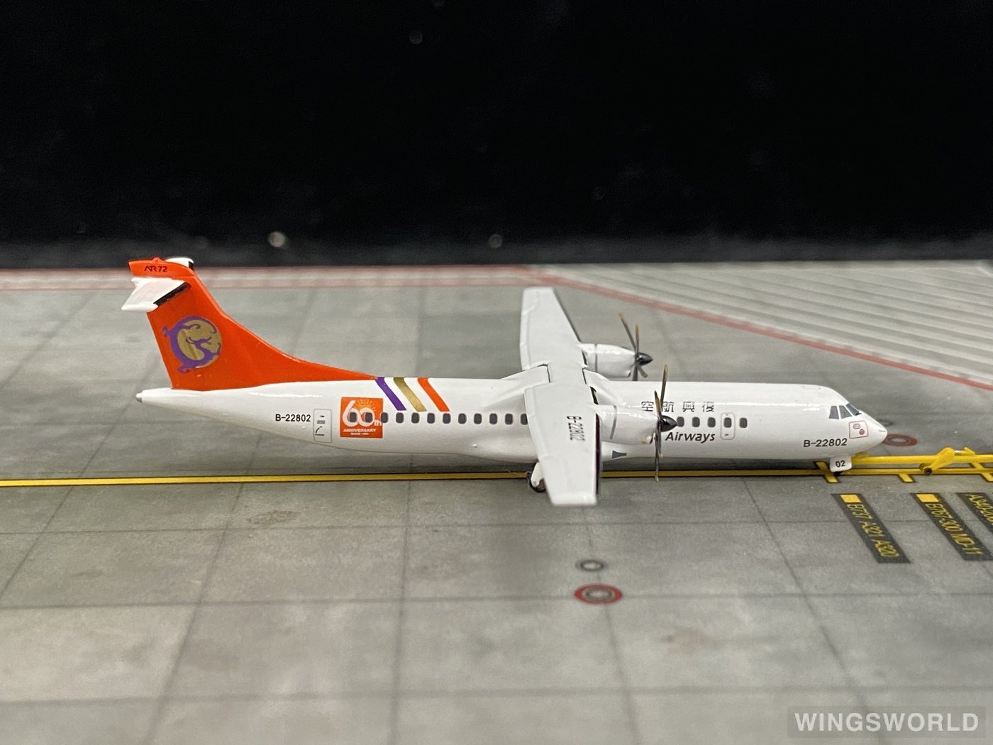 JC Wings 1:400 AM02 TransAsia 复兴航空 ATR 72 B-22802