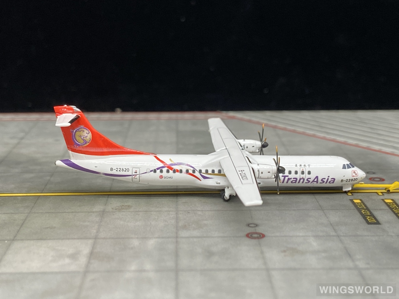 JC Wings 1:400 XX4382 TransAsia 复兴航空 ATR 72 B-22820