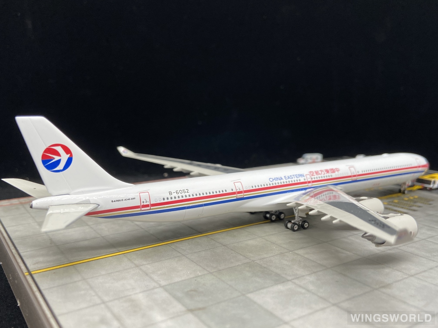 Phoenix 1:400 PH10463B China Eastern 中国东方航空 Airbus A340-600 B-6052